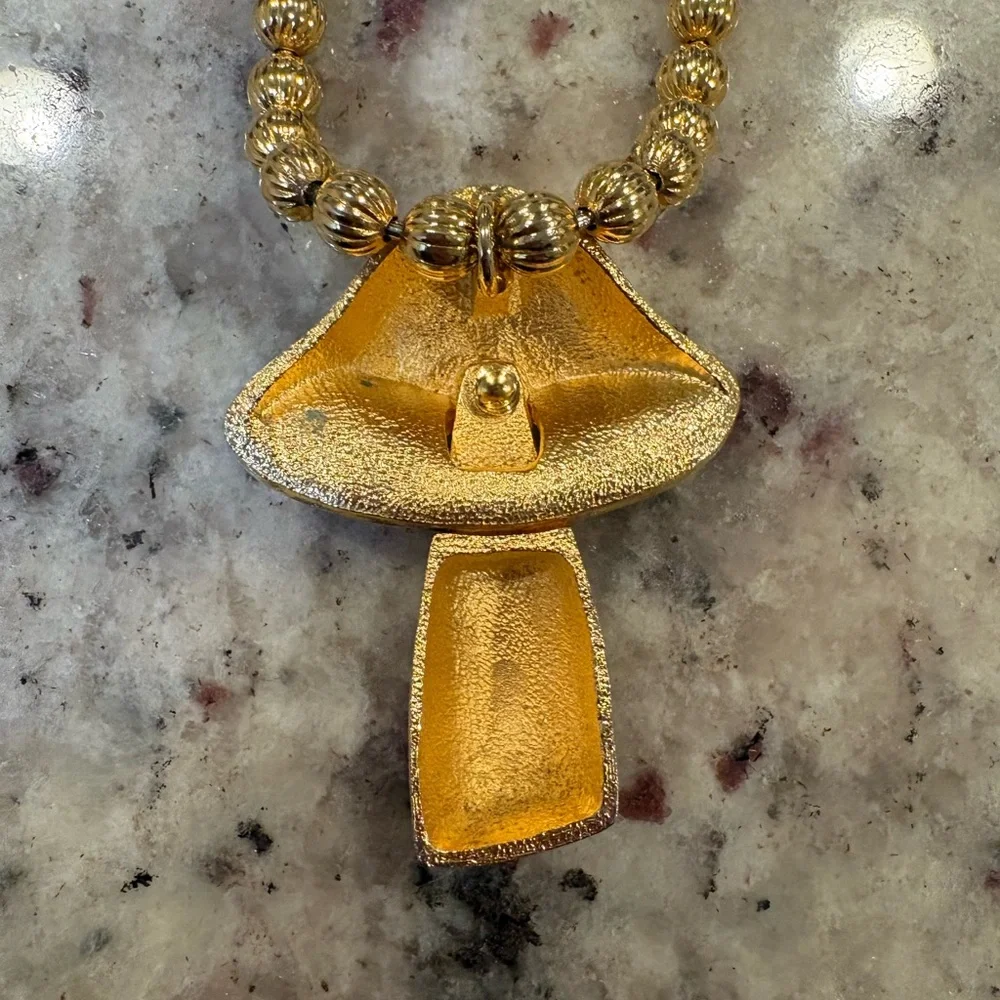 Vintage Gold Mushroom Pendant Necklace - Picture 4 of 8